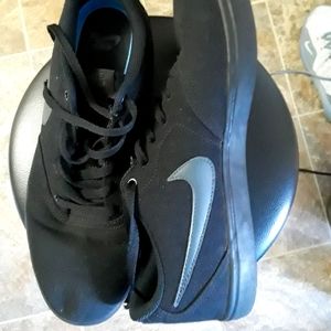 Black casual nike shoes